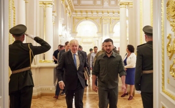 Thủ tướng Anh bất ngờ thăm Kiev, cam kết hỗ trợ huấn luyện quân Ukraine