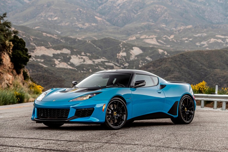 3. Lotus Evora GT (thời gian tăng tốc từ 0-96 km/h: 3,8 gi&acirc;y): Được trang bị động cơ tăng &aacute;p 3,5 l&iacute;t V6 c&ocirc;ng suất 416 m&atilde; lực, chiếc xe nổi tiếng trong việc cung cấp trải nghiệm l&aacute;i hấp dẫn cho người d&ugrave;ng.