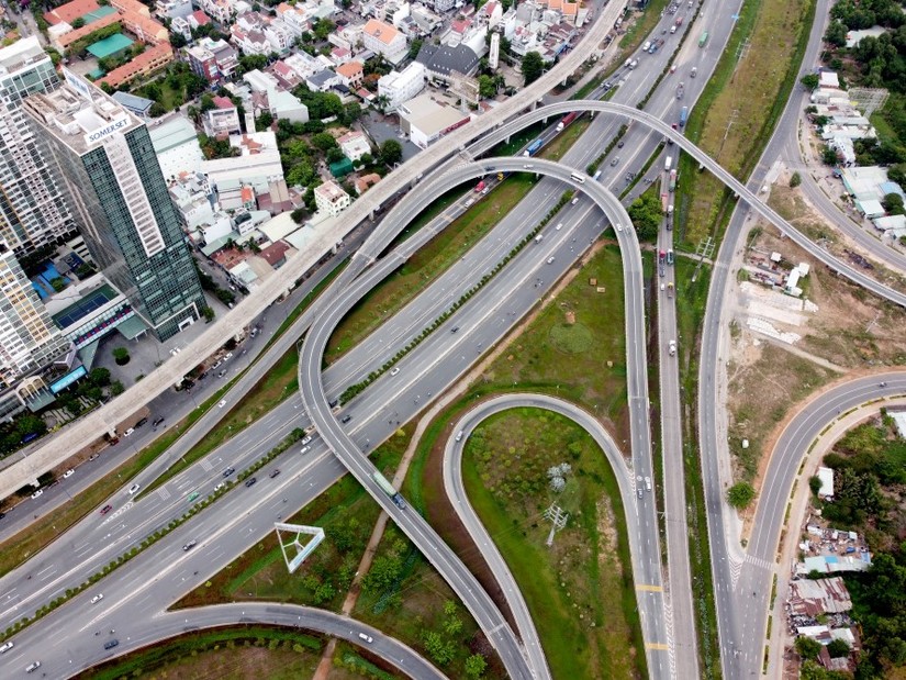 TP HCM nghi&ecirc;n cứu mở l&agrave;n đường ri&ecirc;ng cho xe đạp tr&ecirc;n xa lộ H&agrave; Nội.