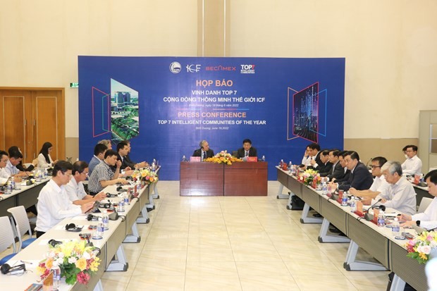 Buổi họp b&aacute;o về lễ Vinh danh Top 7 cộng đồng th&ocirc;ng minh thế giới năm 2022 tại B&igrave;nh Dương.
