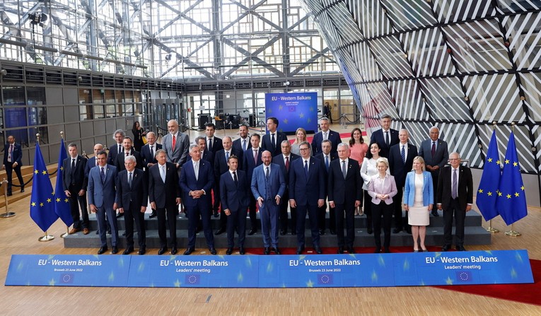 L&atilde;nh đạo EU v&agrave; c&aacute;c nước T&acirc;y Balkan tại Hội nghị thượng đỉnh ở Brussels, Bỉ ng&agrave;y 23/6. Ảnh: Reuters