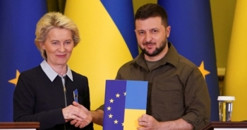 EU chính thức trao tư cách ứng viên cho Ukraine