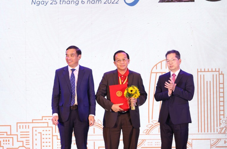 Đại diện h&atilde;ng h&agrave;ng kh&ocirc;ng Vietjet tham dự Diễn đ&agrave;n đầu tư Đ&agrave; Nẵng 2022.