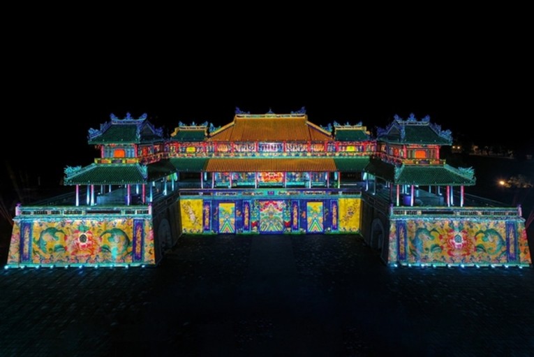 Tr&igrave;nh chiếu Mapping về Huế - Th&agrave;nh phố xanh. Ảnh: VGP.