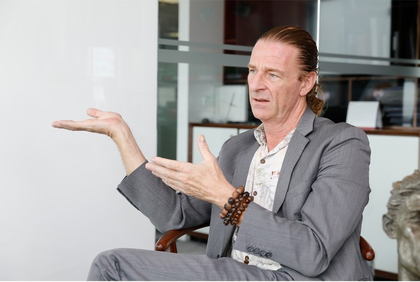 &Ocirc;ng Dominic Scriven