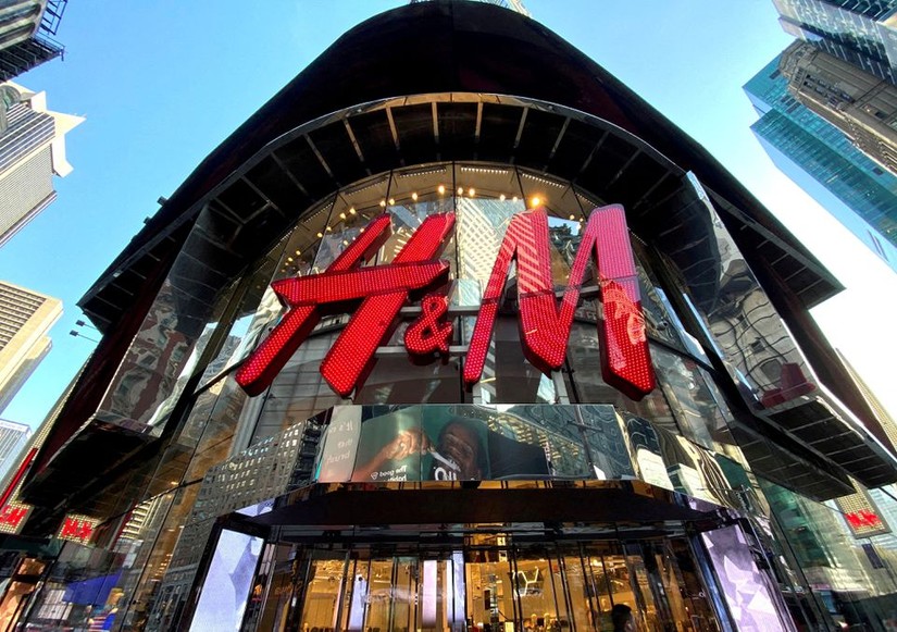 Tuy lợi nhuận tăng, H&amp;amp;amp;M dự kiến sẽ tăng gi&aacute; một lần nữa trong nửa cuối 2022 do nguy&ecirc;n liệu v&agrave; ph&iacute; vận chuyển cao.