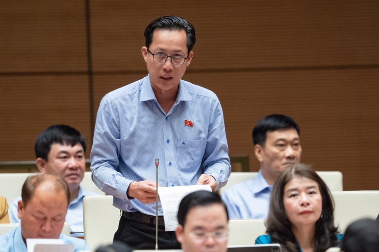 Đại biểu Trịnh Minh B&igrave;nh - đo&agrave;n ĐBQH tỉnh Vĩnh Long