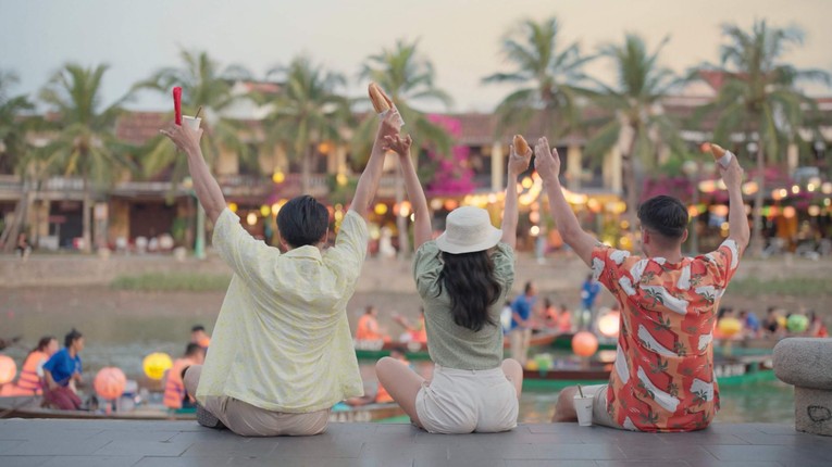 Yoga thư th&aacute;i, bay thoải m&aacute;i, Vietjet th&ocirc;i!