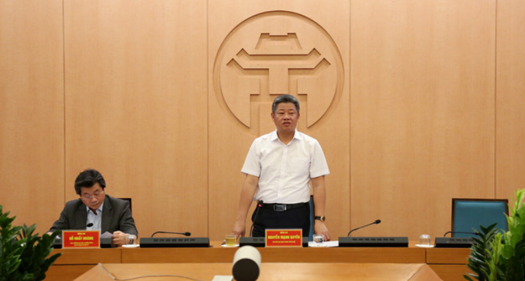 Ph&oacute; Chủ tịch UBND Th&agrave;nh phố Nguyễn Mạnh Quyền ph&aacute;t biểu tại buổi l&agrave;m việc.