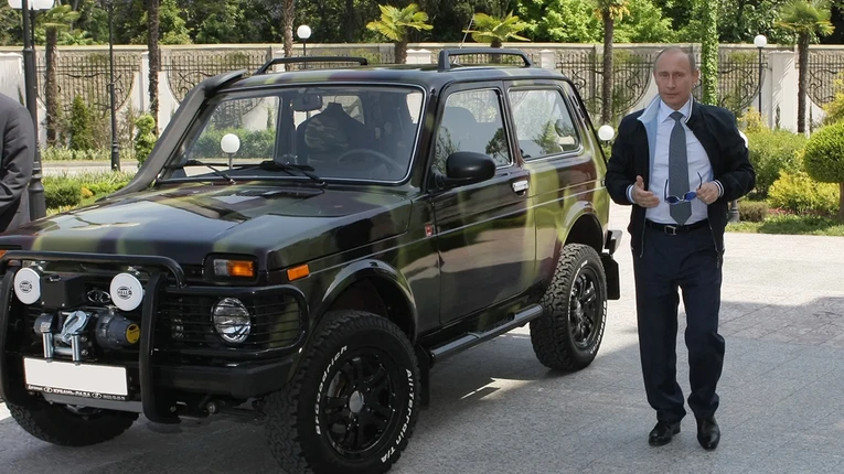 Tổng thống Nga Vladimir Putin sở hữu một chiếc Lada Niva. Ảnh: Reuters