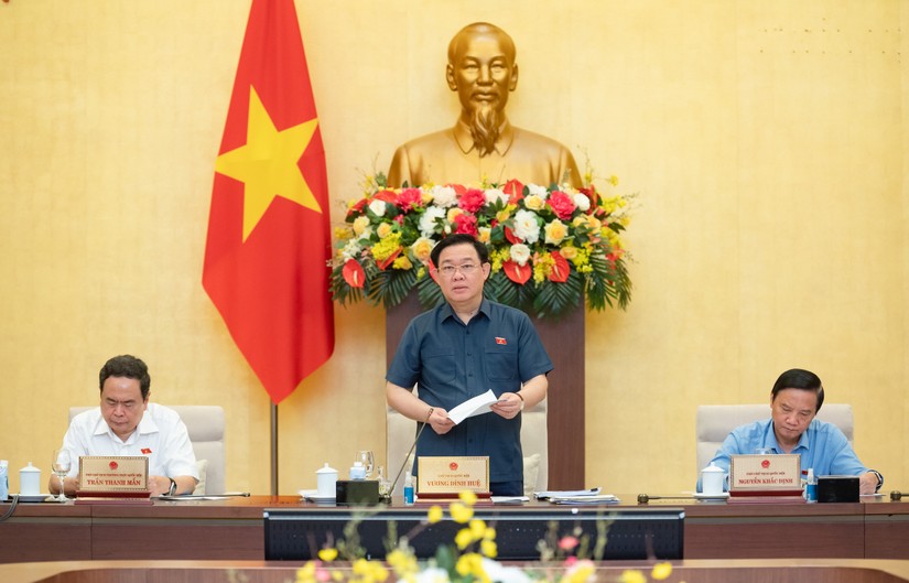 Chủ tịch Quốc hội Vương Đ&igrave;nh Huệ ph&aacute;t biểu khai mạc phi&ecirc;n họp của UBTVQH. Ảnh: Quochoi