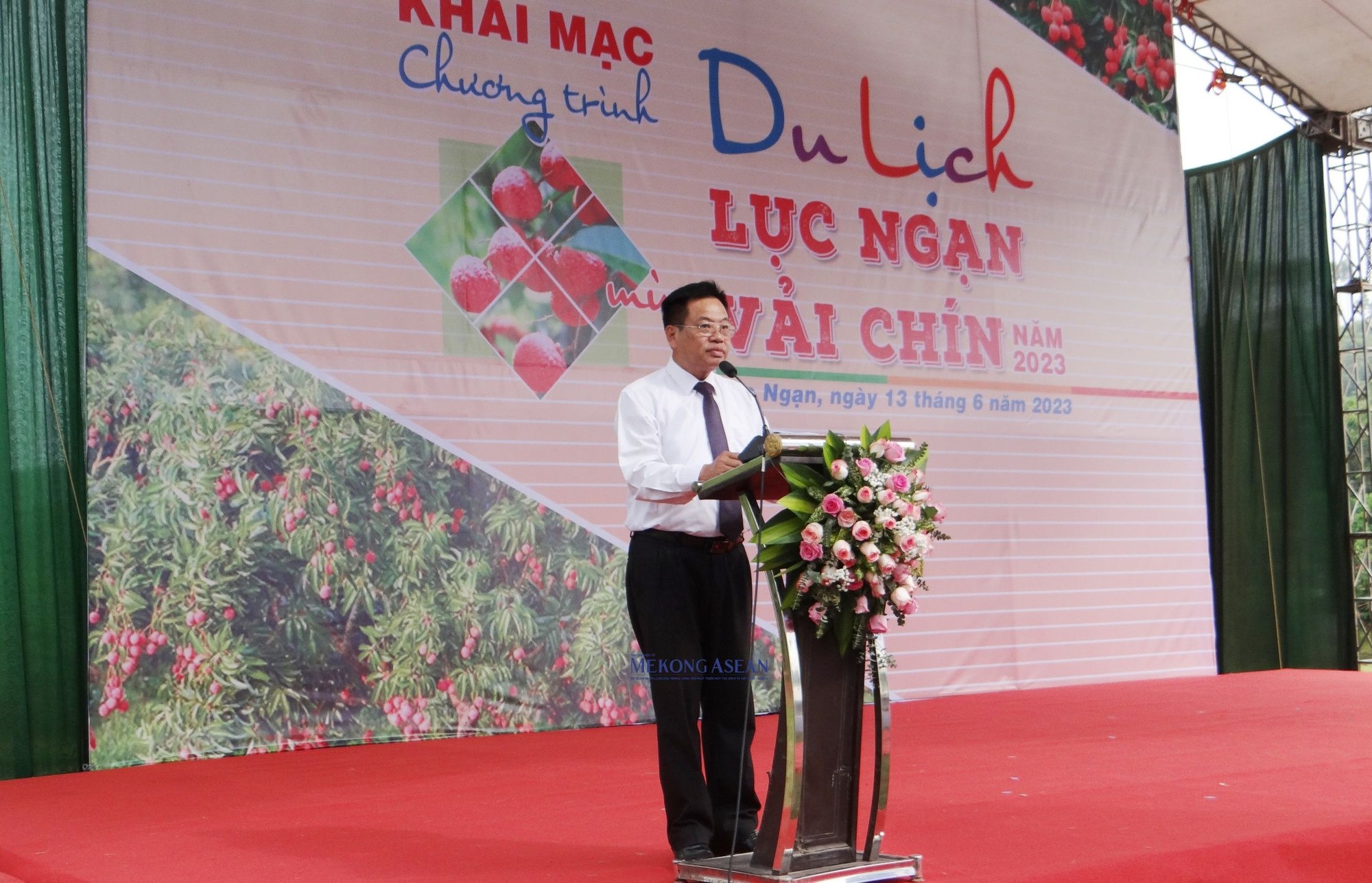 Ph&oacute; Chủ tịch Thường trực UBND huyện Lục Ngạn Trương Văn Năm ph&aacute;t biểu khai mạc.