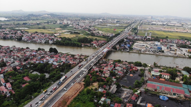 Việc ho&agrave;n th&agrave;nh mở rộng c&ocirc;ng tr&igrave;nh cầu Như Nguyệt gi&uacute;p th&aacute;o gỡ n&uacute;t thắt về giao th&ocirc;ng của đường cao tốc kết nối trục động lực tăng trưởng từ Thủ đ&ocirc; H&agrave; Nội - Bắc Ninh - Bắc Giang - Lạng Sơn v&agrave; cửa khẩu Quốc tế Hữu Nghị. Ảnh: VGP