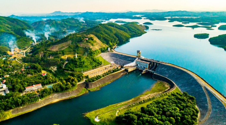 Thủy điện Th&aacute;c B&agrave;.