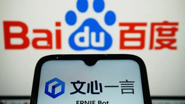 Baidu tuy&ecirc;n bố Ernie Bot vượt trội hơn so với ChatGPT trong một số b&agrave;i kiểm tra. Ảnh: Getty Images