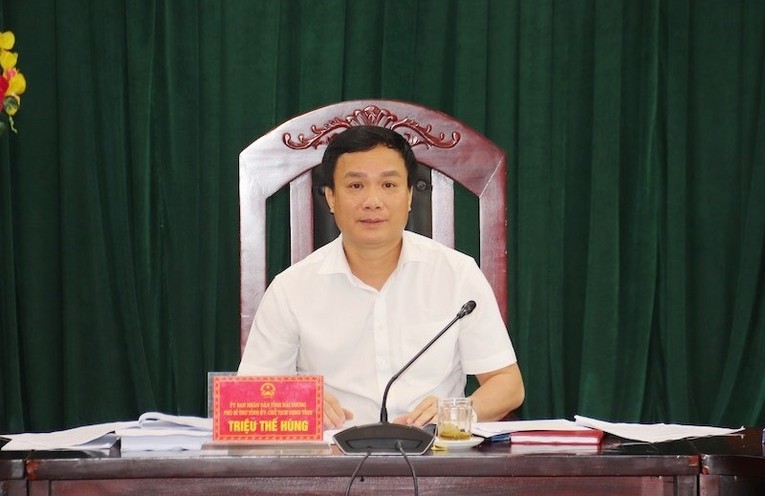 Chủ tịch UBND tỉnh Hải Dương Triệu Thế H&ugrave;ng chủ tr&igrave; phi&ecirc;n họp.
