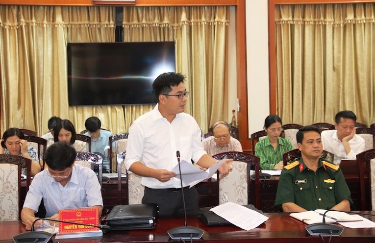 Đại diện l&atilde;nh đạo Sở Kế hoạch v&agrave; Đầu tư tỉnh Hải Dương b&aacute;o c&aacute;o tại phi&ecirc;n họp.