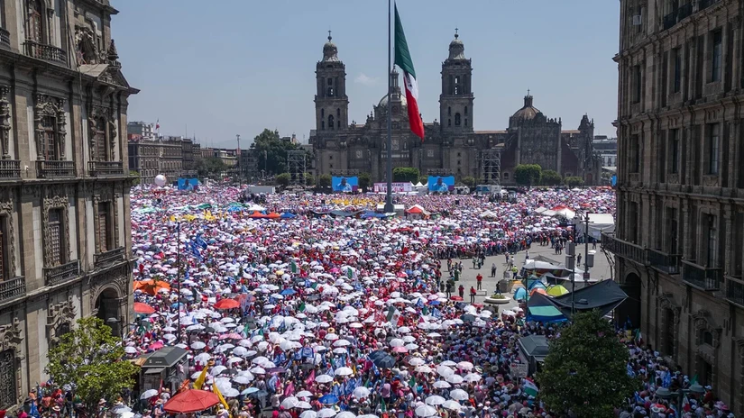 Một buổi m&iacute;t tinh ủng hộ c&aacute;c đảng đối lập tại quảng trường ch&iacute;nh Zocalo, Mexico City, Mexico ng&agrave;y 19/5/2024. Ảnh: Daniel Cardenas/Anadolu