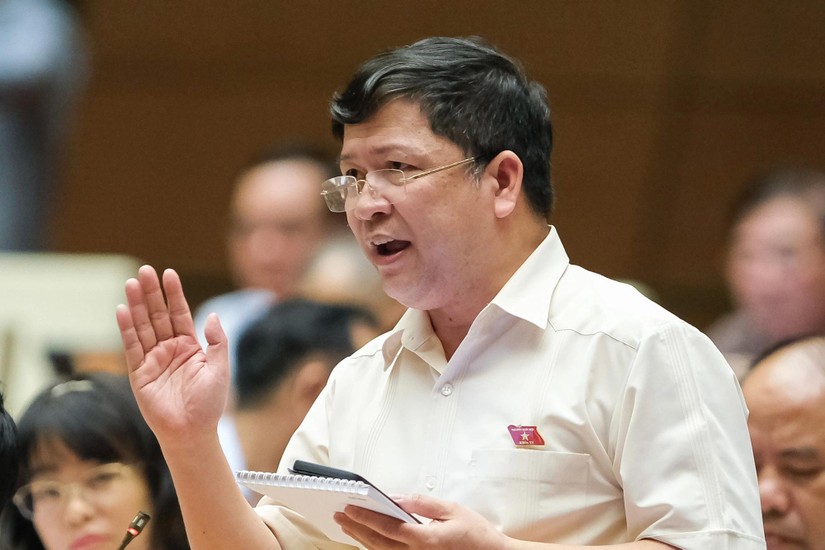 Đại biểu Tạ Văn Hạ - Đo&agrave;n ĐBQH tỉnh Quảng Nam. Ảnh: quochoi.vn