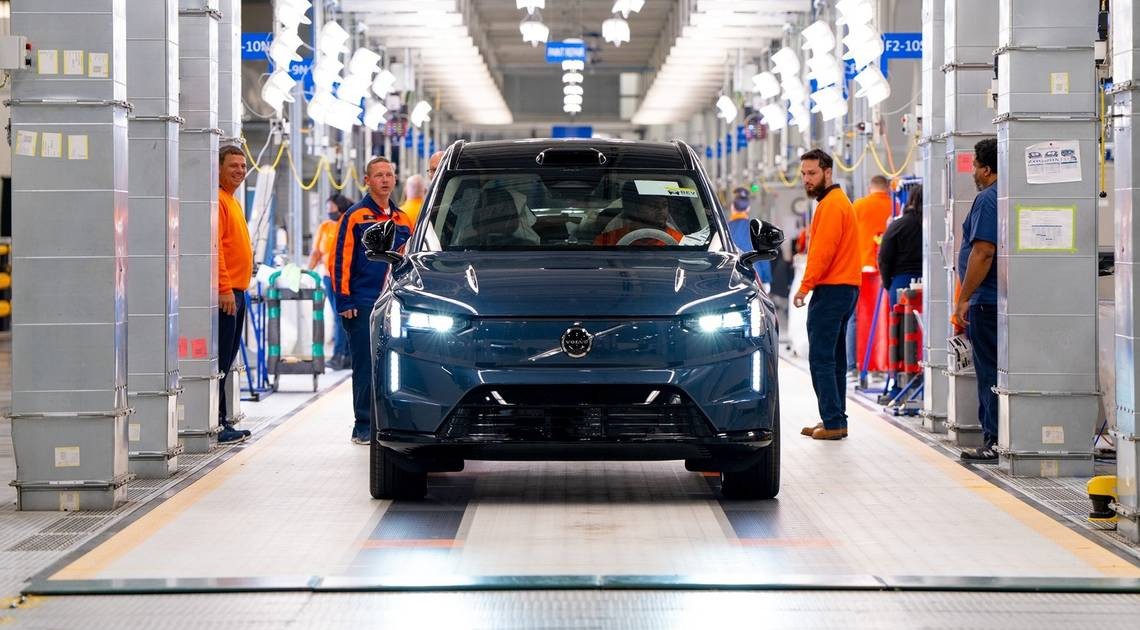 Mẫu SUV chiến lược của Volvo xuất xưởng sau thời gian trì hoãn