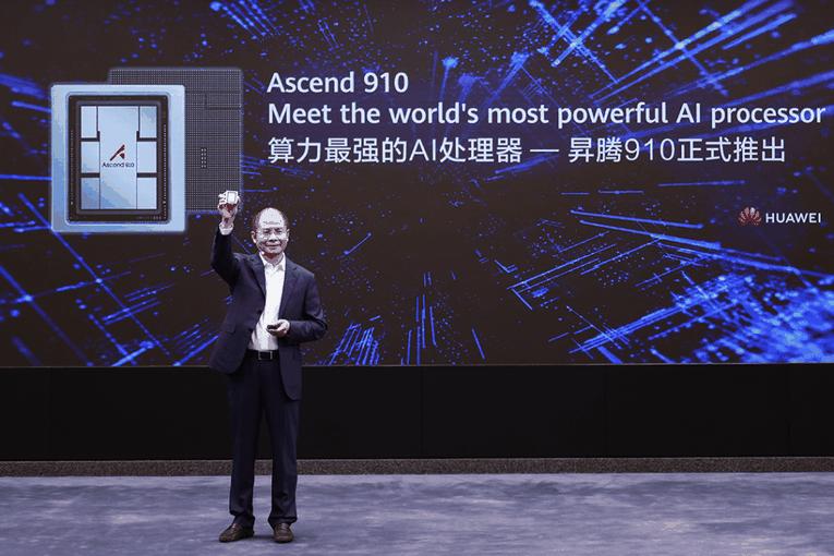 Chủ tịch lu&acirc;n phi&ecirc;n của Huawei Eric Xu tại buổi ra mắt d&ograve;ng chip Ascend 910B v&agrave;o năm 2019.
