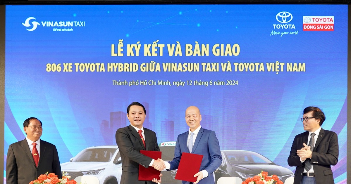 Toyota &apos;bắt tay&apos; Vinasun ra mắt dịch vụ taxi hybrid
