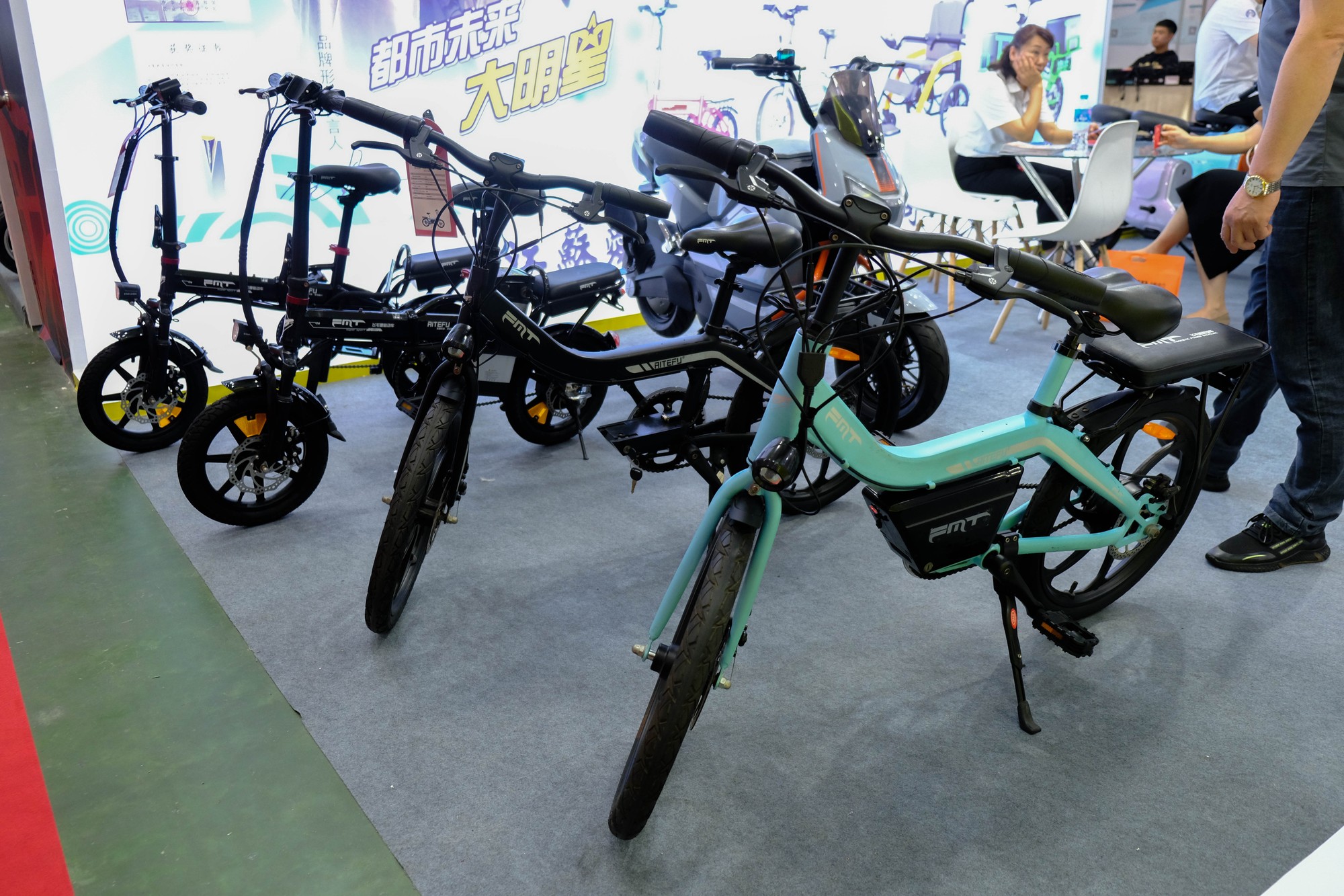 D&agrave;n xe đạp trợ lực điện với nhiều k&iacute;ch cỡ kh&aacute;c nhau. Ảnh: L&ecirc; An/Mekong ASEAN.