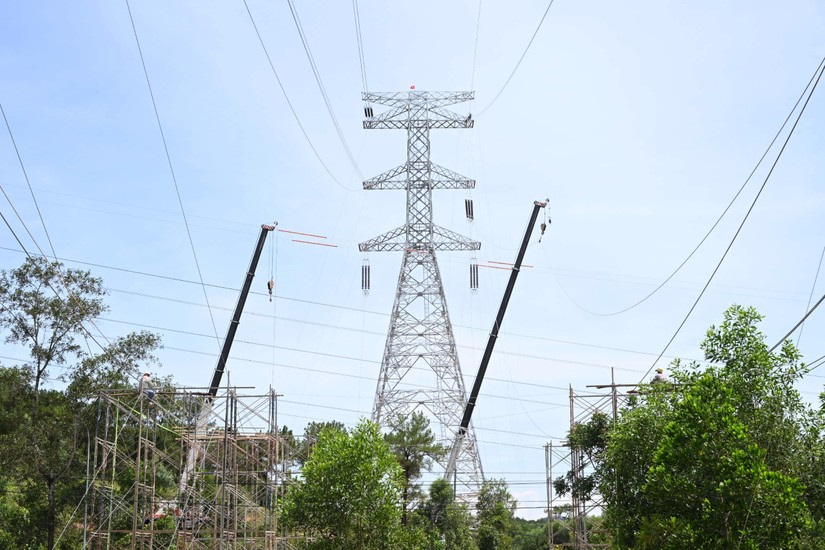 Thi c&ocirc;ng vị tr&iacute; cột 337. Nguồn: B&aacute;o C&ocirc;ng Thương.