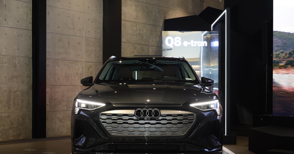 Audi ra mắt SUV điện Q8 e-tron tại Việt Nam
