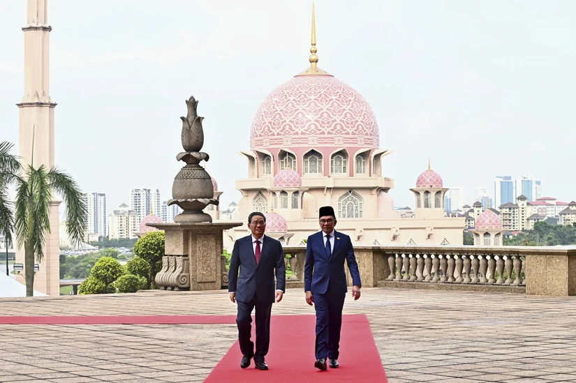 Thủ tướng Trung Quốc L&yacute; Cường v&agrave; Thủ tướng Malaysia Anwar Ibrahim tại Putrajaya, Malaysia ng&agrave;y 19/6/2024. Ảnh: Bộ Th&ocirc;ng tin Malaysia