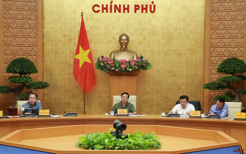 Ph&oacute; Thủ tướng Trần Hồng H&agrave; chủ tr&igrave; cuộc họp. Nguồn: VGP.