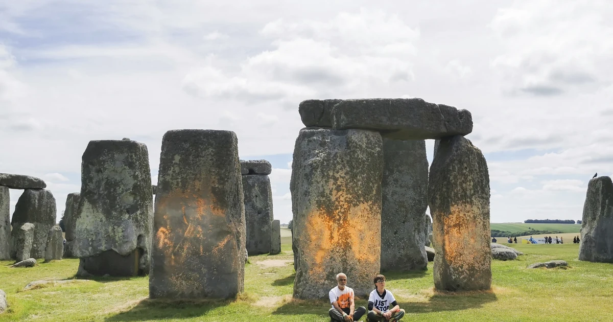Anh: Di tích Stonehenge bị các nhà hoạt động môi trường tạt sơn