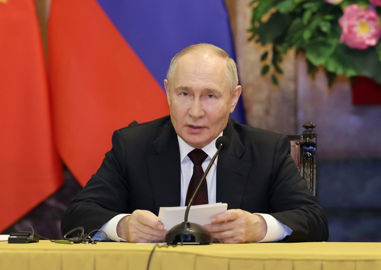 Tổng thống Li&ecirc;n bang Nga Vladimir Putin ph&aacute;t biểu tại hội đ&agrave;m. Ảnh: Quang Ph&uacute;c.