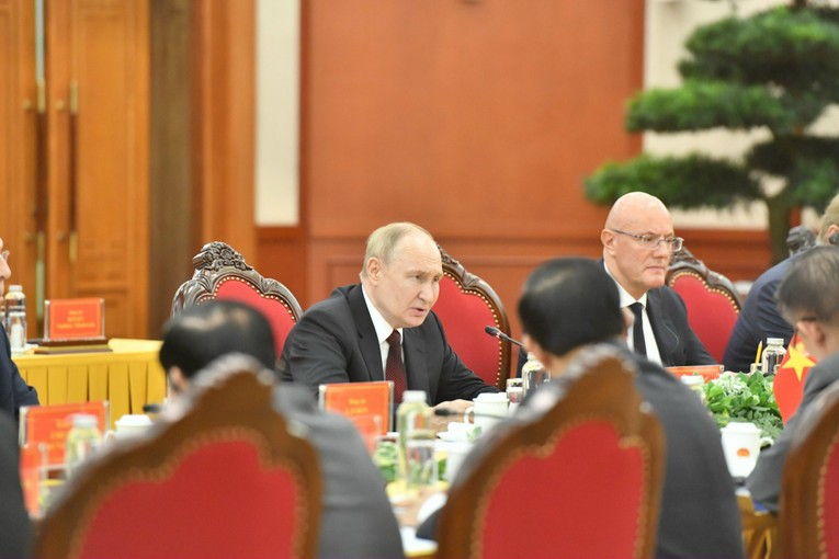 Tổng thống Nga Vladimir Putin tại buổi hội đ&agrave;m. Ảnh: VGP