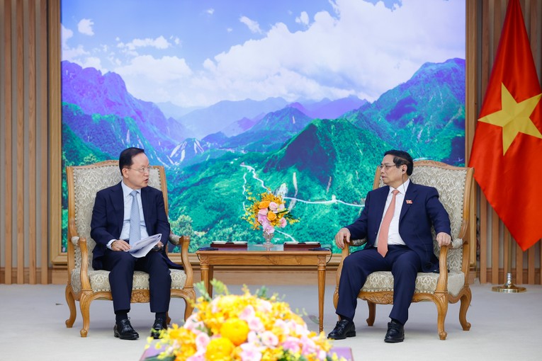 Thủ tướng mong muốn Samsung tiếp tục hỗ trợ Việt Nam n&acirc;ng cao hơn nữa năng lực doanh nghiệp. Ảnh: VGP.