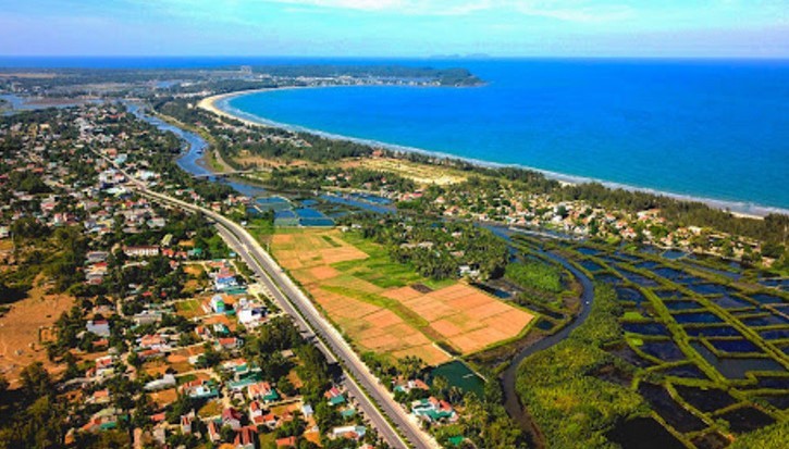 Quảng Ng&atilde;i xem x&eacute;t thu hồi loạt dự &aacute;n chậm triển khai của FLC. Nguồn: Zing.