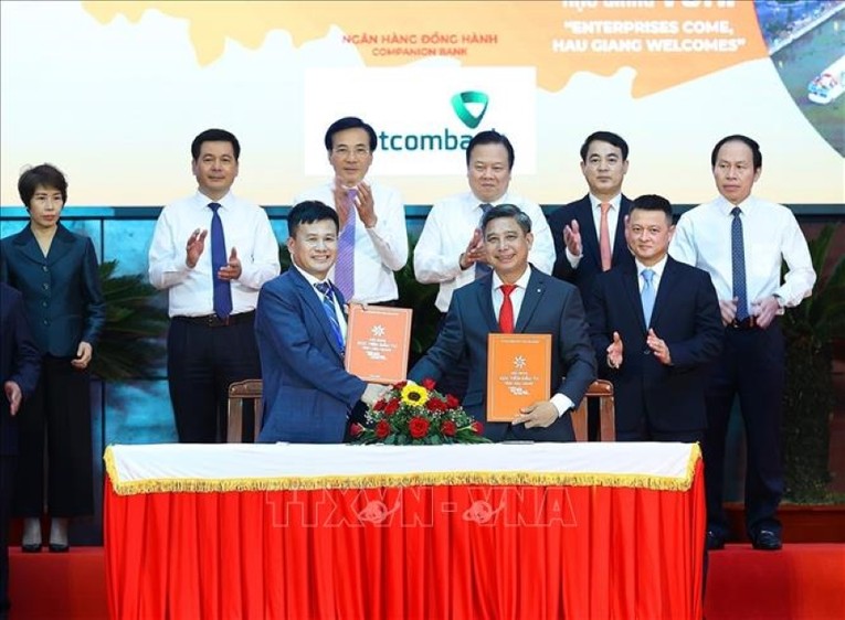 CTCP Shinec k&yacute; kết Bi&ecirc;n bản ghi nhớ với UBND tỉnh Hậu Giang. Ảnh: TTXVN