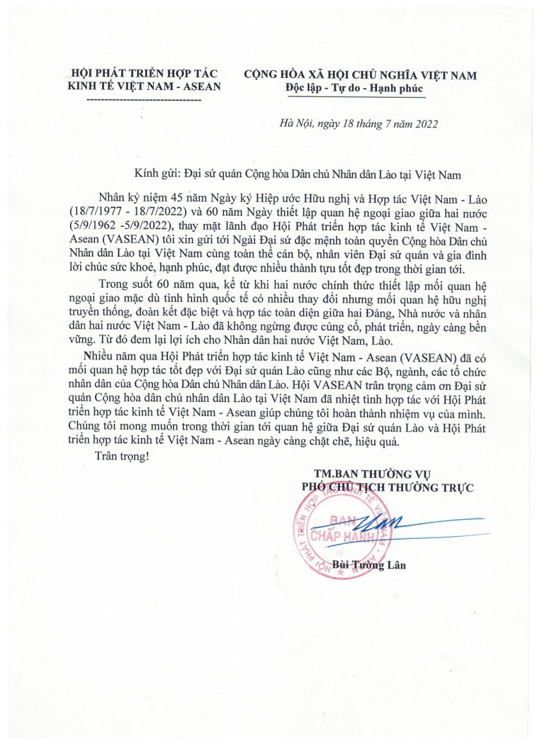 To&agrave;n văn Thư ch&uacute;c mừng Đại sứ qu&aacute;n L&agrave;o của Hội Ph&aacute;t triển hợp t&aacute;c kinh tế Việt Nam - Asean (VASEAN).