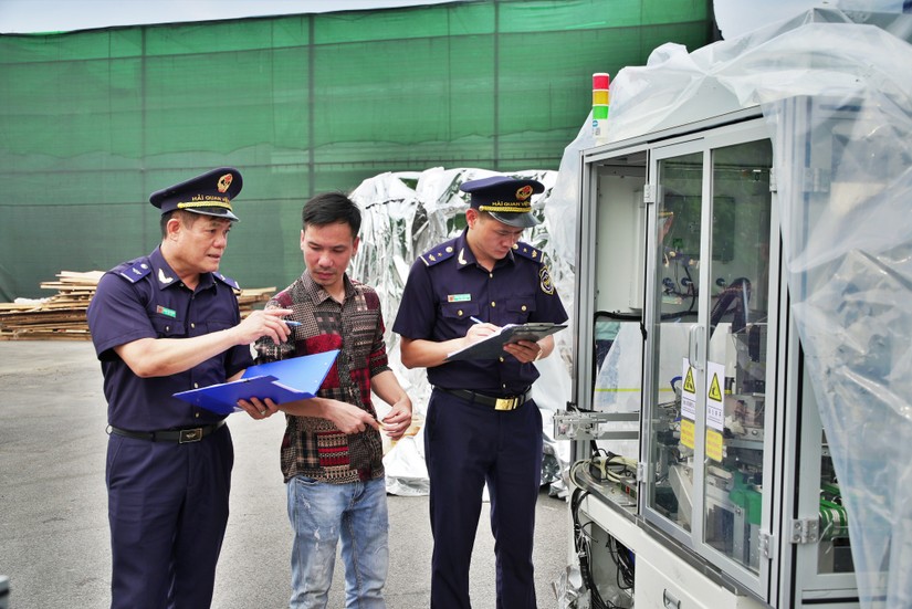 Ng&agrave;y 15/7/2022, Tổng cục Hải quan đ&atilde; ban h&agrave;nh Quyết định số 1399/QĐ-TCHQ về việc ban h&agrave;nh Chương tr&igrave;nh th&iacute; điểm hỗ trợ, khuyến kh&iacute;ch DN tự nguyện tu&acirc;n thủ ph&aacute;p luật hải quan.