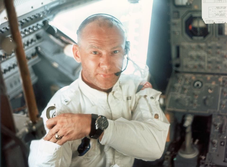 H&igrave;nh ảnh &ocirc;ng Buzz Aldrin mặc chiếc &aacute;o n&agrave;y tr&ecirc;n t&agrave;u ng&agrave;y 20/7/1969. Ảnh: Getty Images