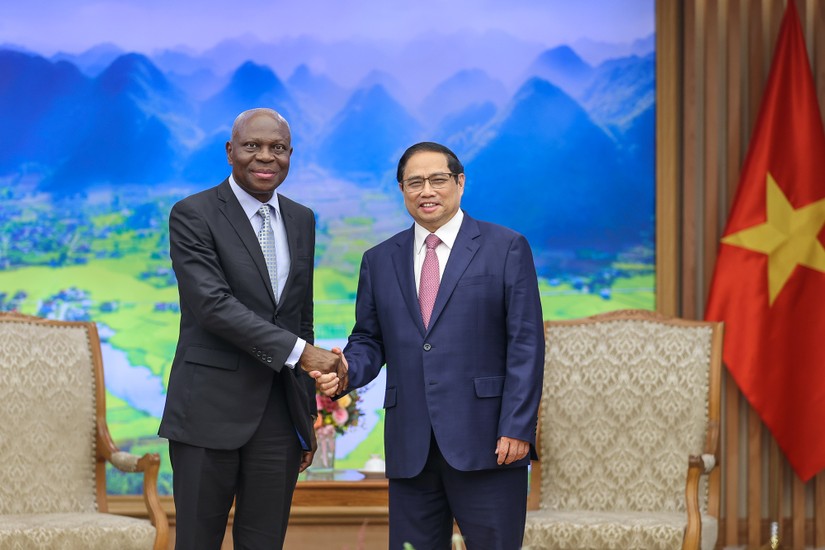 Thủ tướng Phạm Minh Ch&iacute;nh v&agrave; Tổng Gi&aacute;m đốc ILO Gilbert F. Houngbo. Ảnh: VGP.