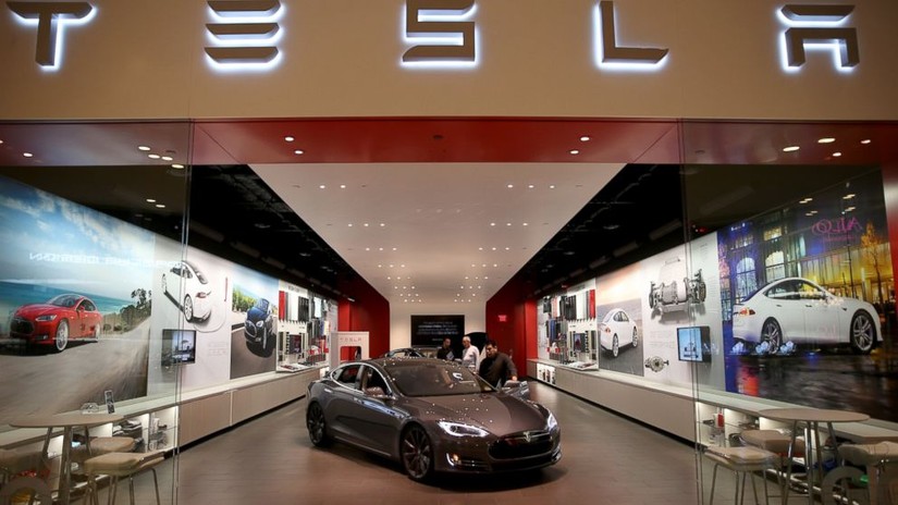 Tesla đạt lượng giao xe cao kỷ lục nhờ giảm gi&aacute;