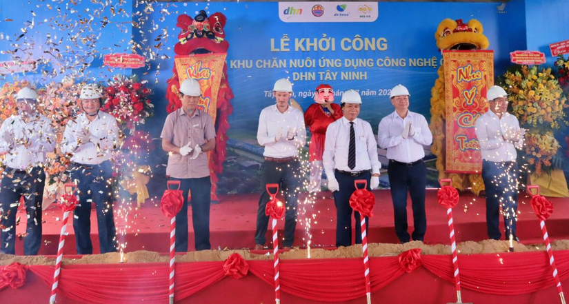 Lễ khởi c&ocirc;ng dự &aacute;n Khu chăn nu&ocirc;i ứng dụng c&ocirc;ng nghệ cao DHN. Ảnh: B&aacute;o T&acirc;y Ninh.