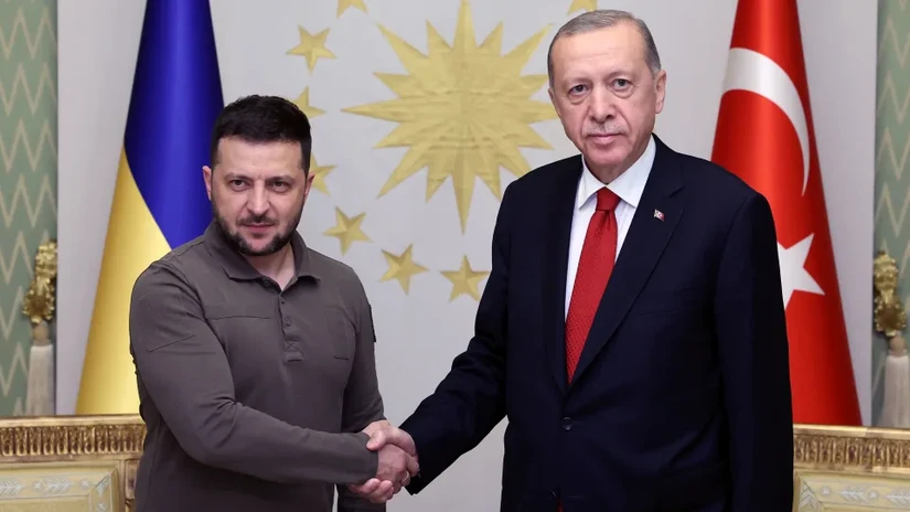 Tổng thống Thổ Nhĩ Kỳ Recep Tayyip Erdogan v&agrave; Tổng thống Ukraine Volodymyr Zelensky. Ảnh: Reuters