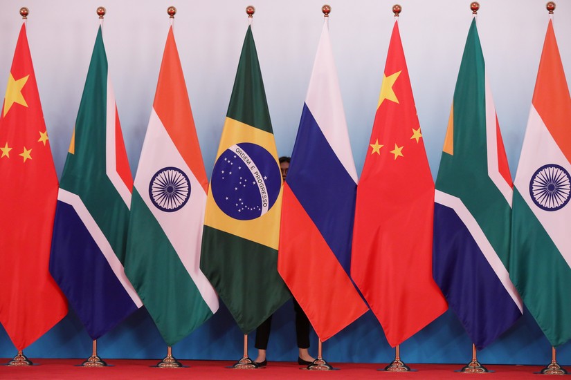 Tổng thống Nam Phi cho biết thượng đỉnh BRICS 2023 sẽ được tổ chức dưới h&igrave;nh thức trực tiếp, bất chấp lệnh bắt giữ ICC ban h&agrave;nh với Tổng thống Nga Vladimir Putin. Ảnh: Reuters