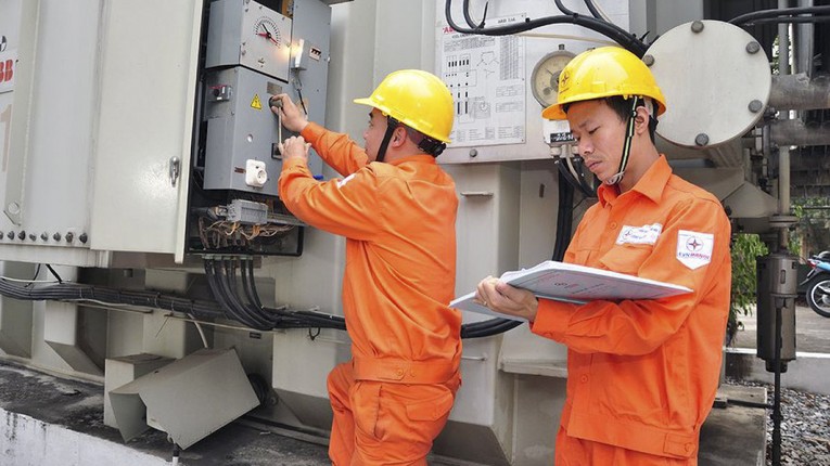 Kịp thời khắc phục những tồn tại, hạn chế trong chỉ đạo, điều h&agrave;nh, bảo đảm cung ứng điện ổn định, li&ecirc;n tục.