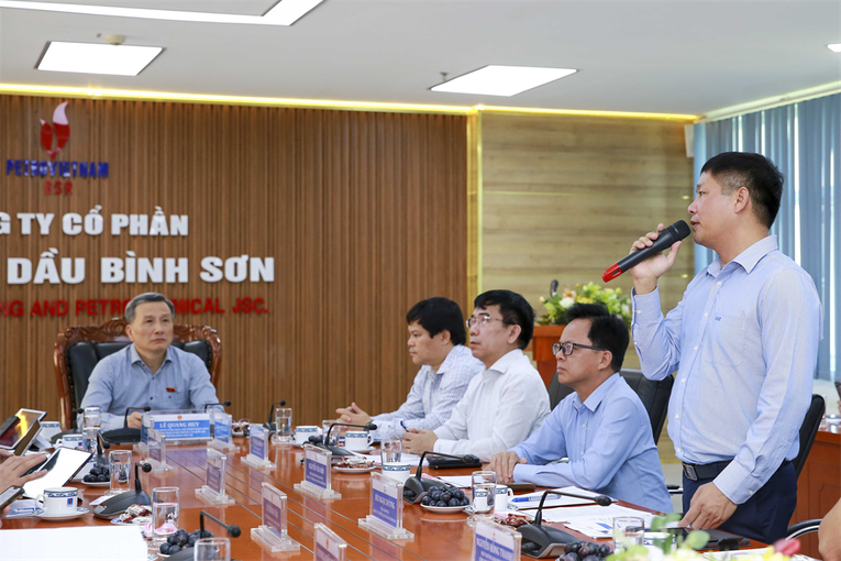 Tổng Gi&aacute;m đốc BSR B&ugrave;i Ngọc Dương b&aacute;o c&aacute;o với Đo&agrave;n gi&aacute;m s&aacute;t về t&igrave;nh h&igrave;nh hoạt động sản xuất kinh doanh của BSR.