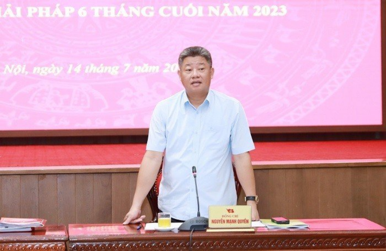 Ph&oacute; Chủ tịch UBND Th&agrave;nh phố Nguyễn Mạnh Quyền ph&aacute;t biểu tại hội nghị.