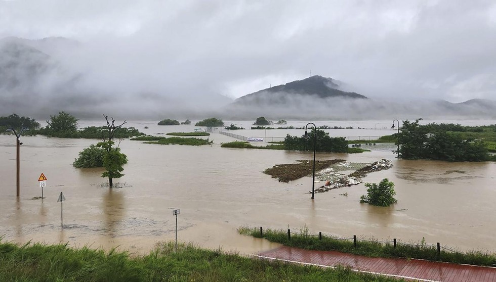 &Iacute;t nhất 33 người thiệt mạng do mưa lũ tại H&agrave;n Quốc ảnh 5