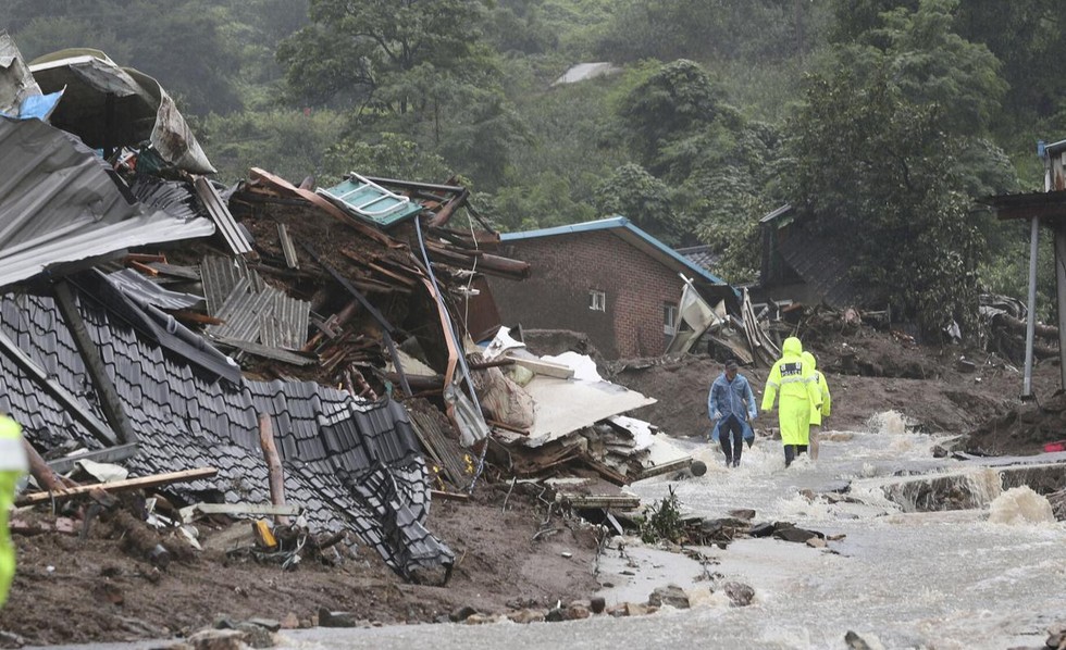 &Iacute;t nhất 33 người thiệt mạng do mưa lũ tại H&agrave;n Quốc ảnh 4